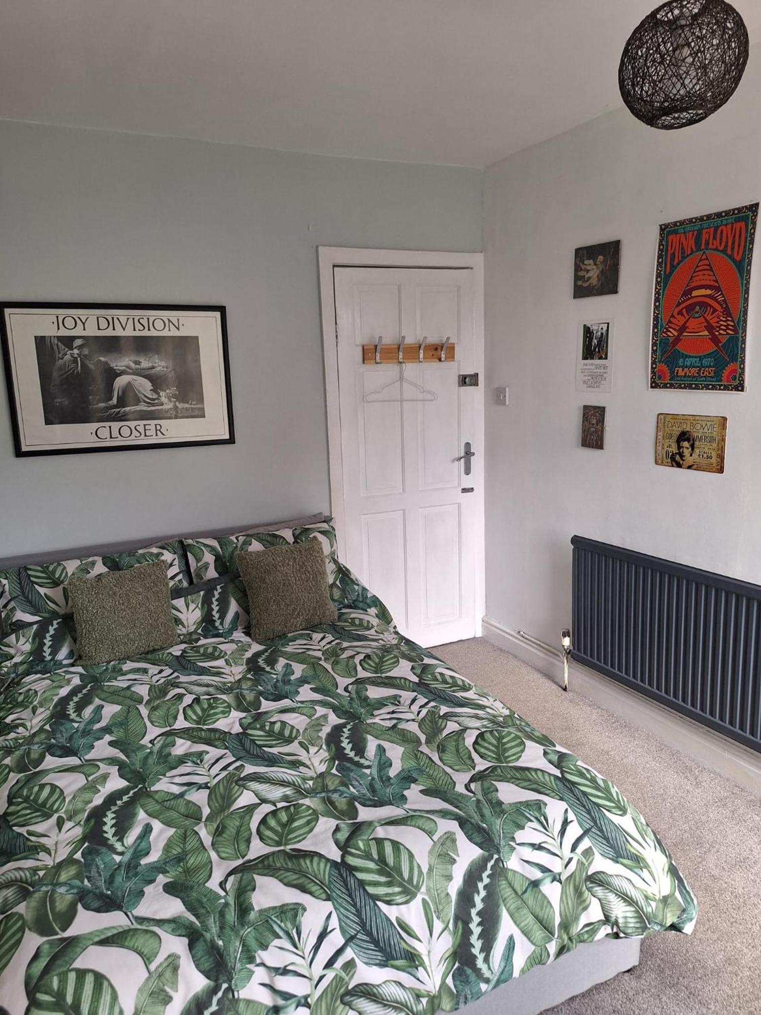Todmorden Bed & Breakfast - The Toothless Mog Walsden Экстерьер фото